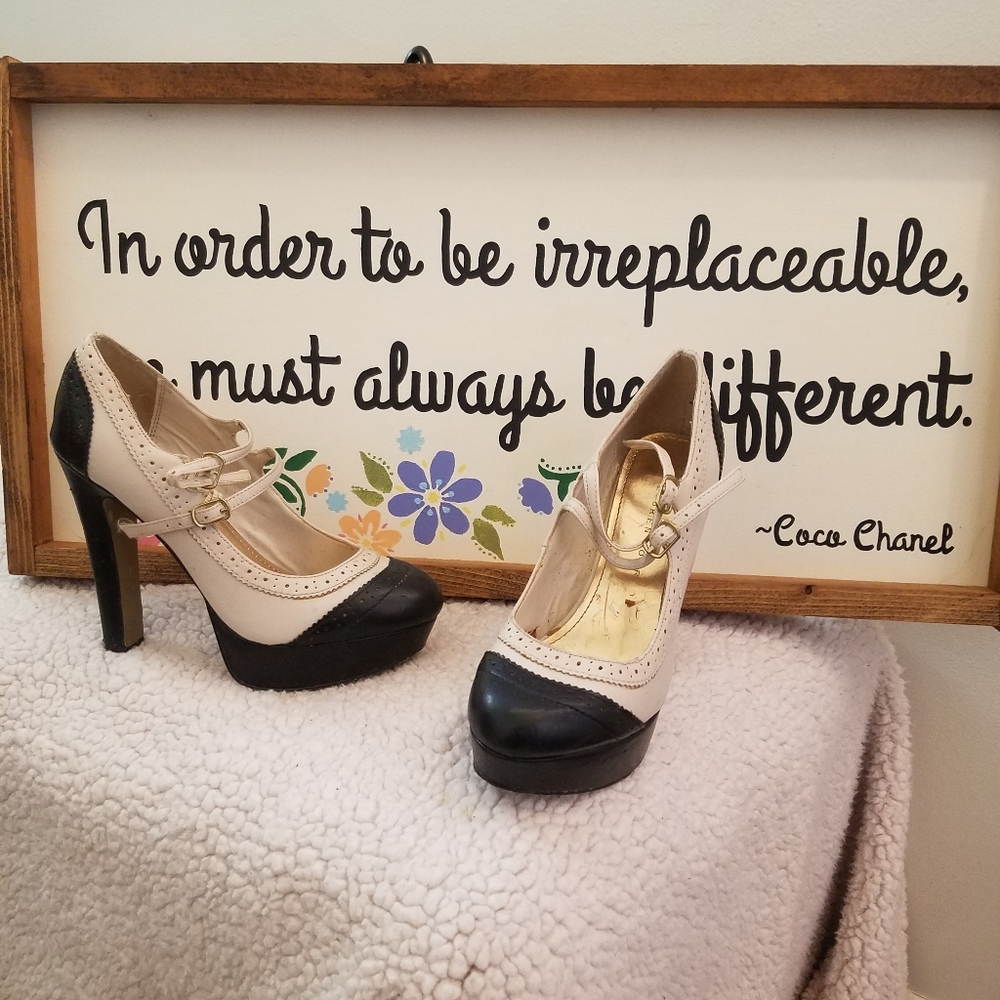 Retro-style pumps